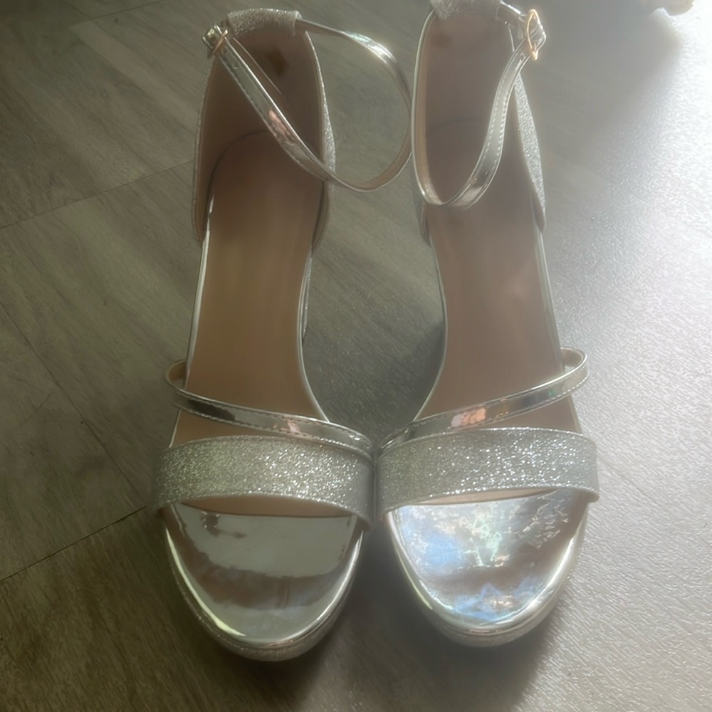 Silver high heel shoes size 7 1/2